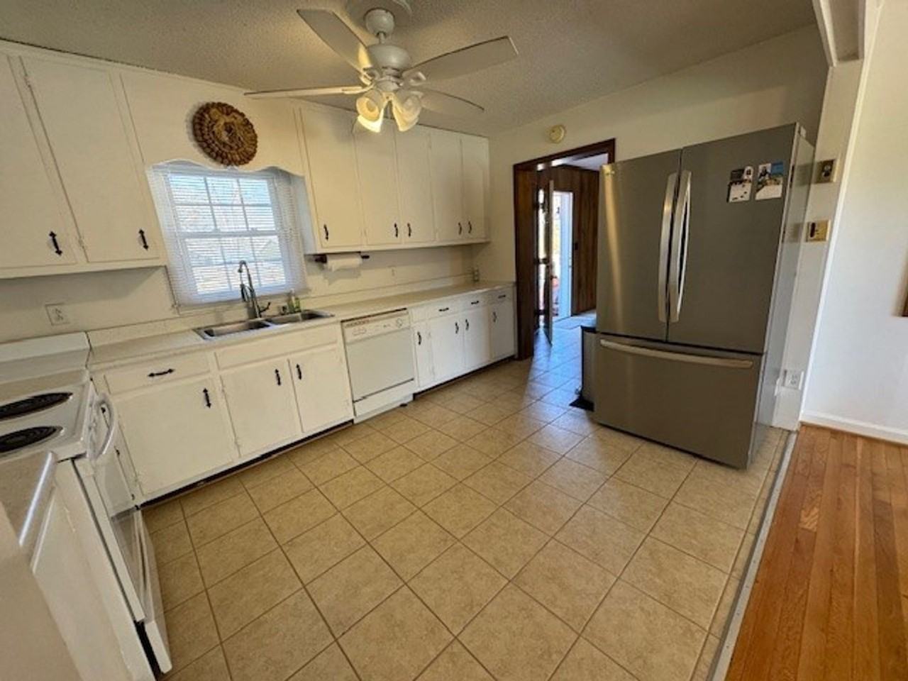 2527 Pleasant Ridge Rd - Photo 3 of 7