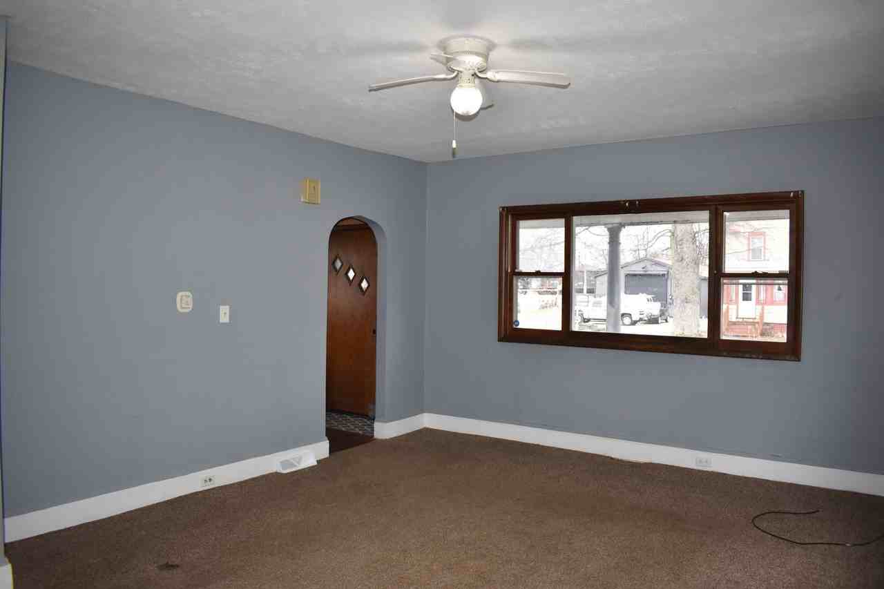 5211 Adams Ave - Photo 3 of 13