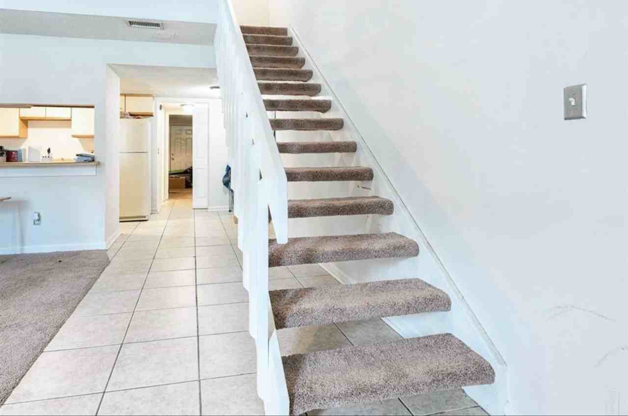 2400 Sandpiper St - Photo 3 of 7
