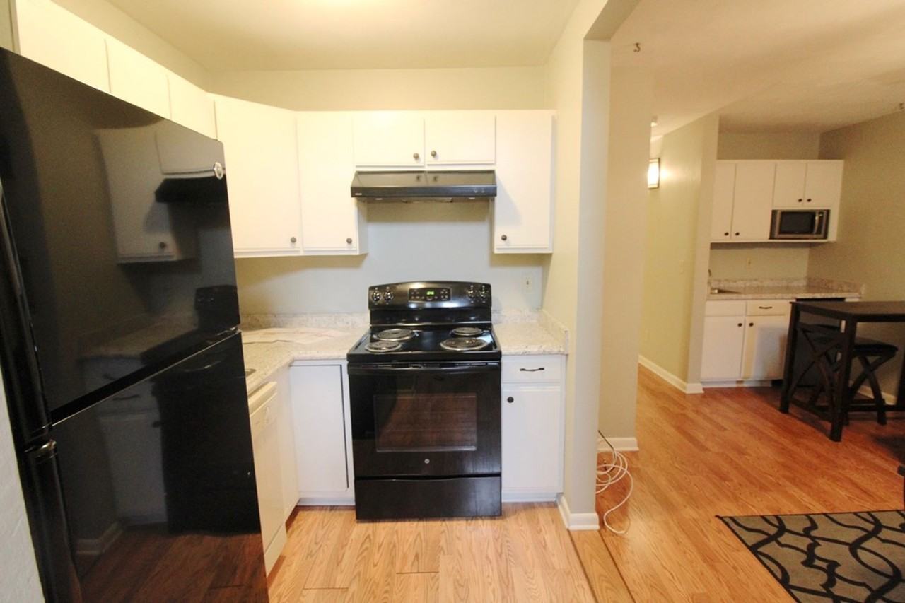 1366 Bradley Dr - Photo 3 of 27