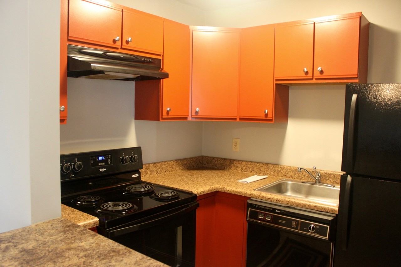 1426 Bradley Dr - Photo 3 of 21