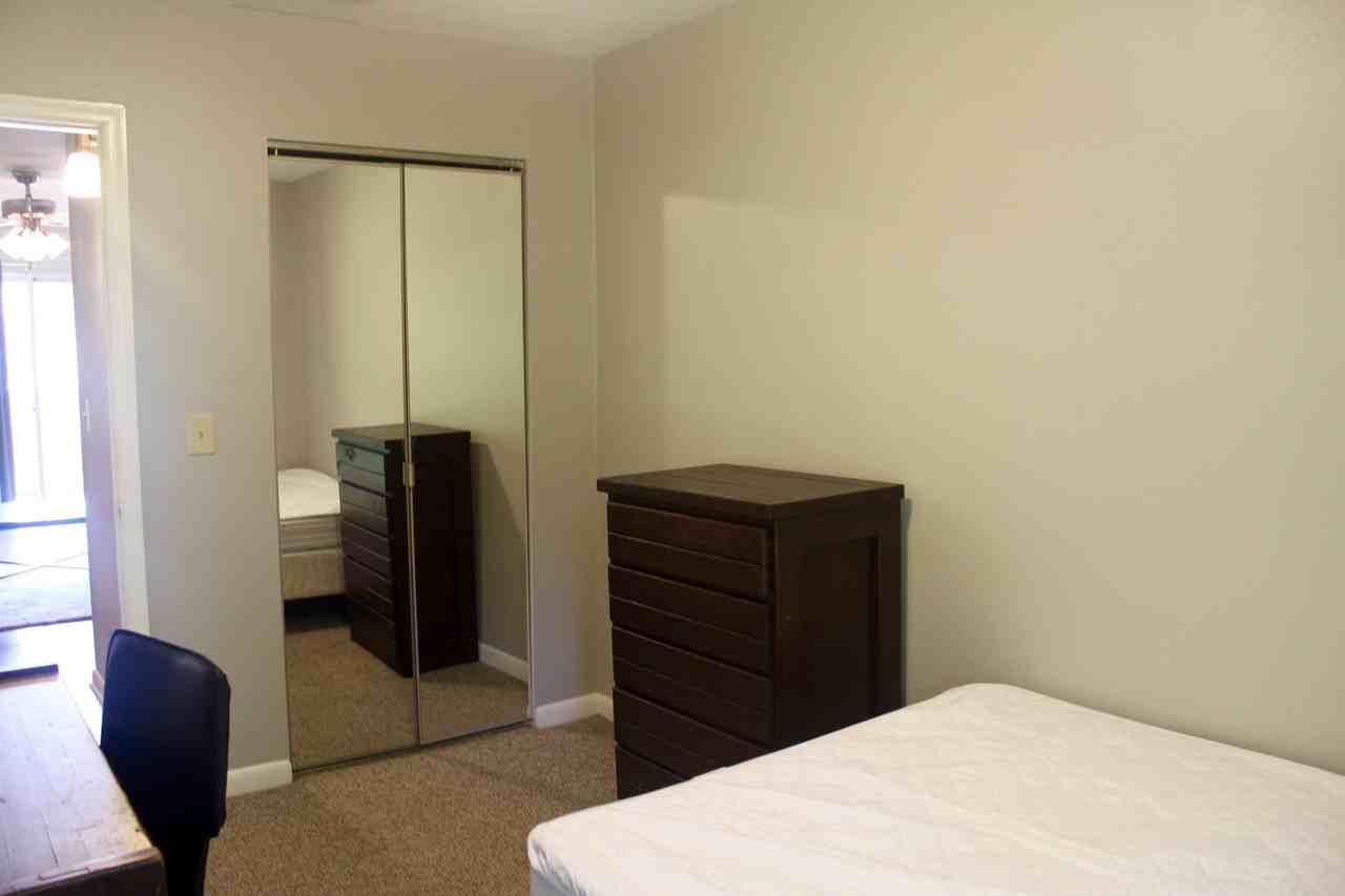 1426 Bradley Dr - Photo 6 of 21