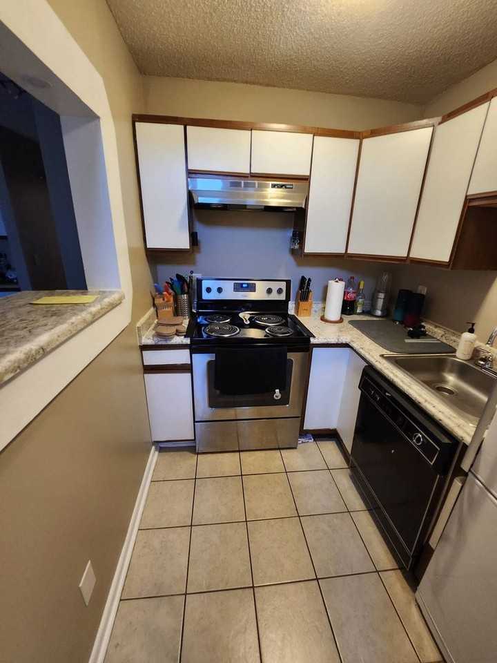 1328 Bradley Dr - Photo 3 of 21