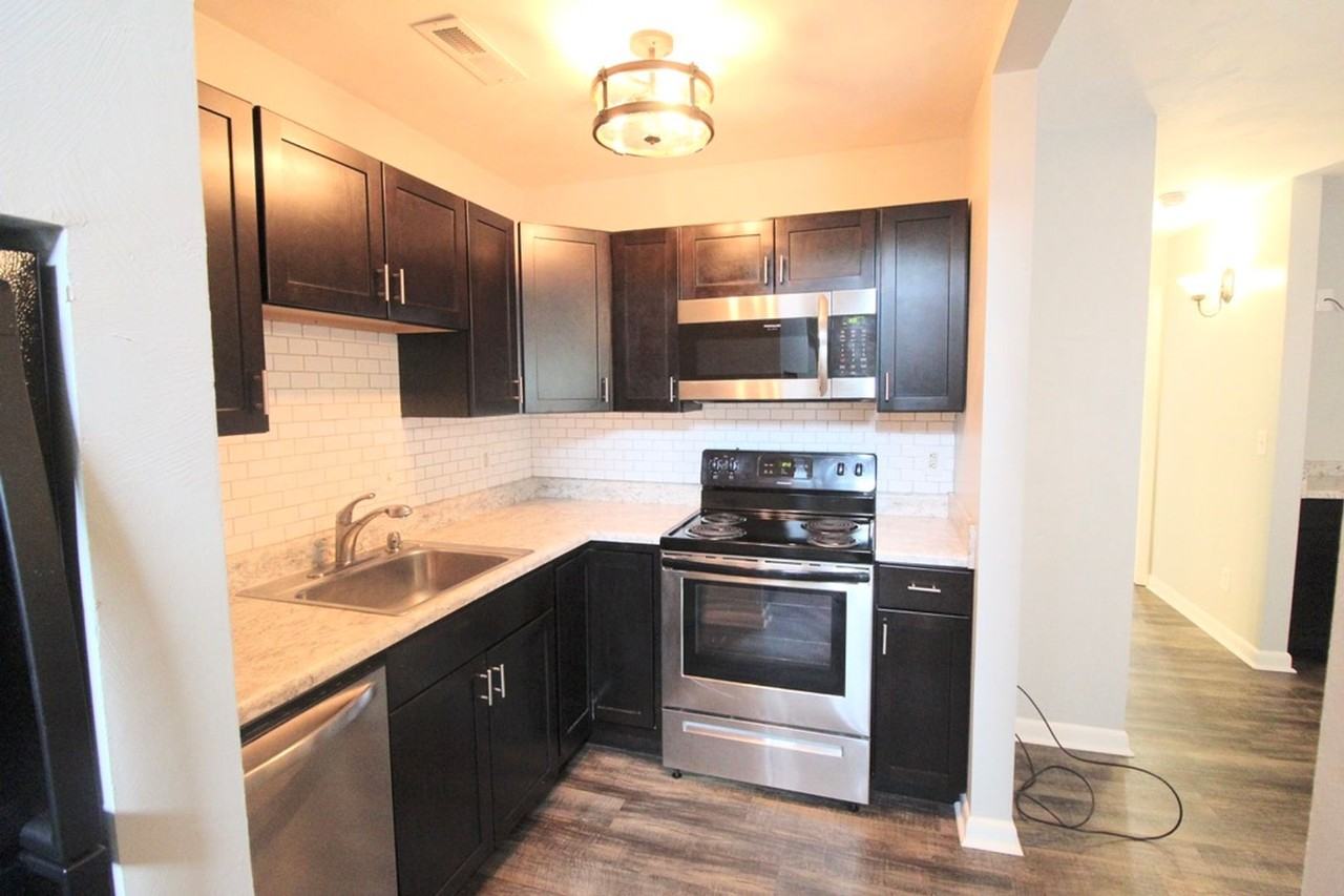 1384 Bradley Dr - Photo 4 of 29