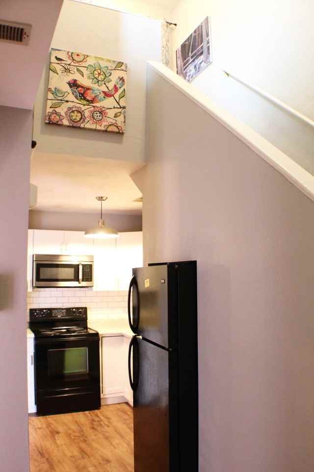 1374 Bradley Dr - Photo 4 of 19