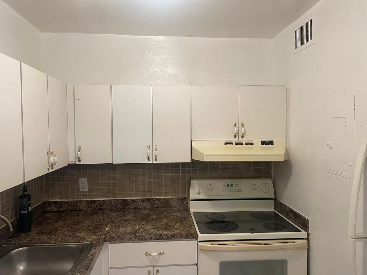 1830 Maravilla Ave #207 - Photo 5 of 7