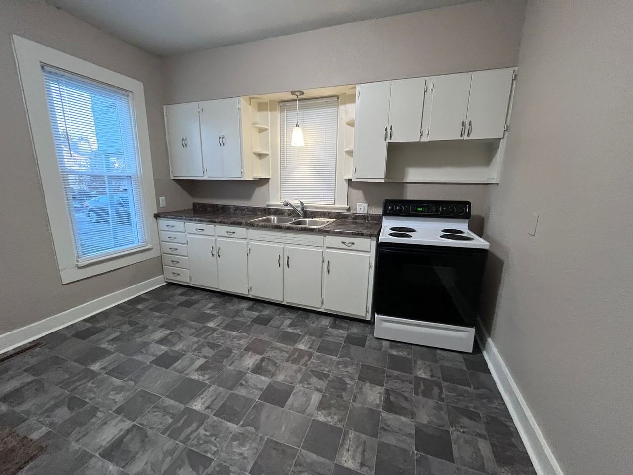 3117 S Harrison St - Photo 5 of 12