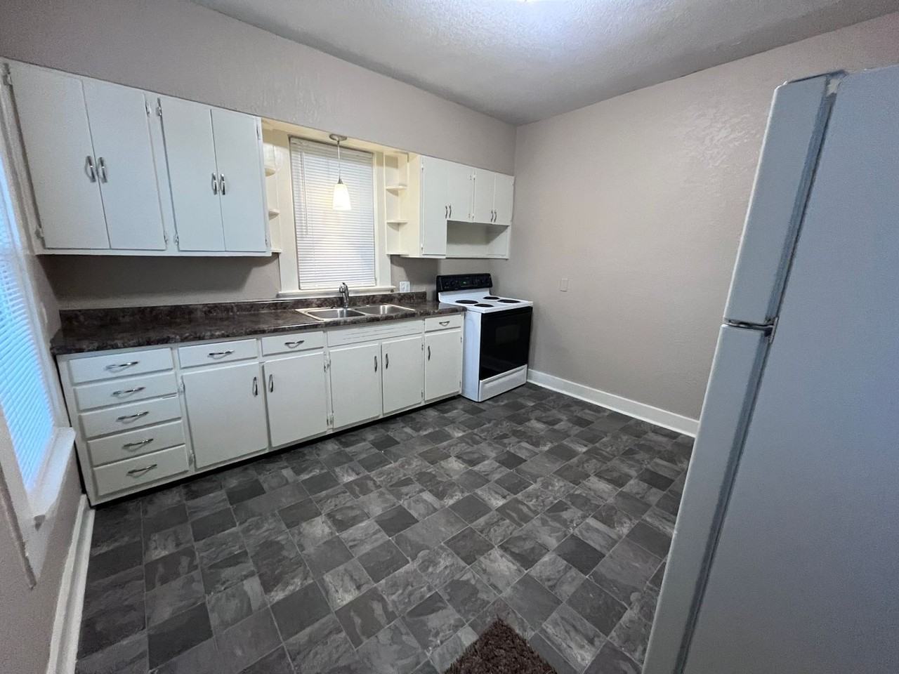 3117 S Harrison St - Photo 6 of 12