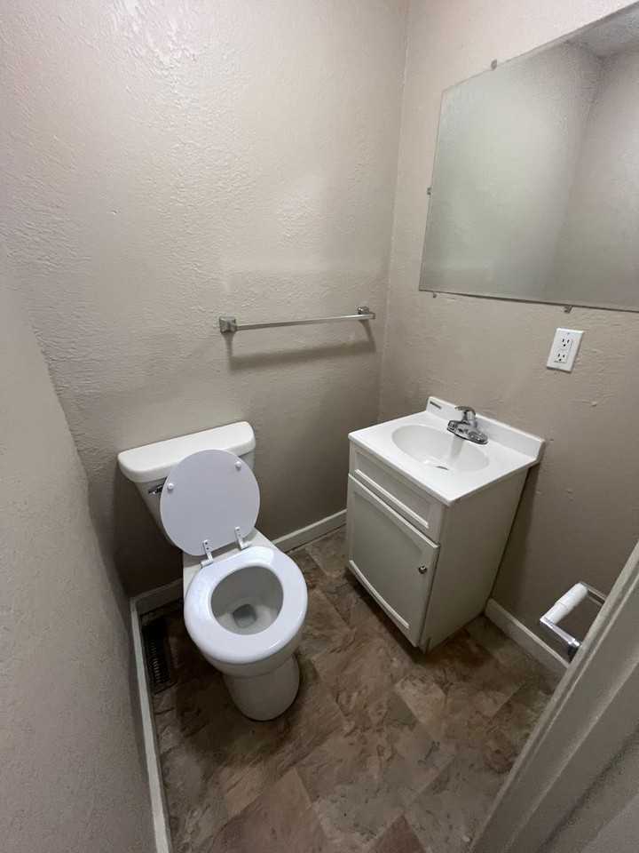 3117 S Harrison St - Photo 7 of 12