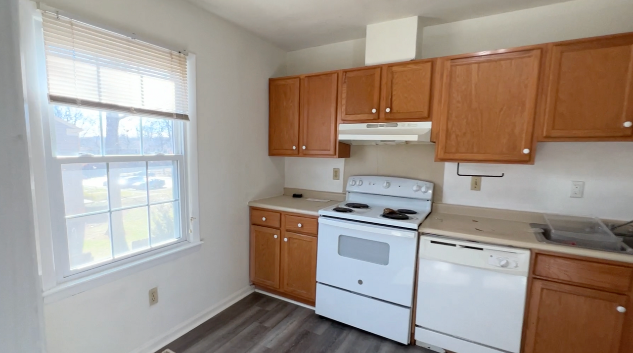 103 Canterbury Ct - Photo 4 of 8