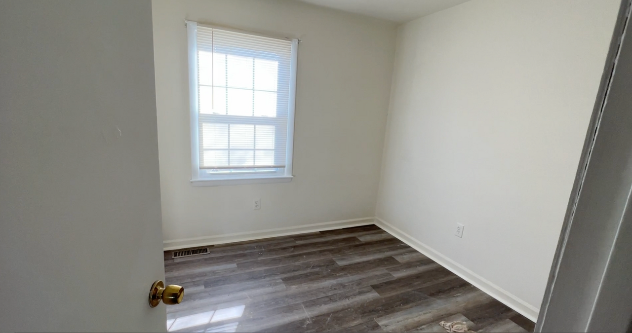 103 Canterbury Ct - Photo 6 of 8