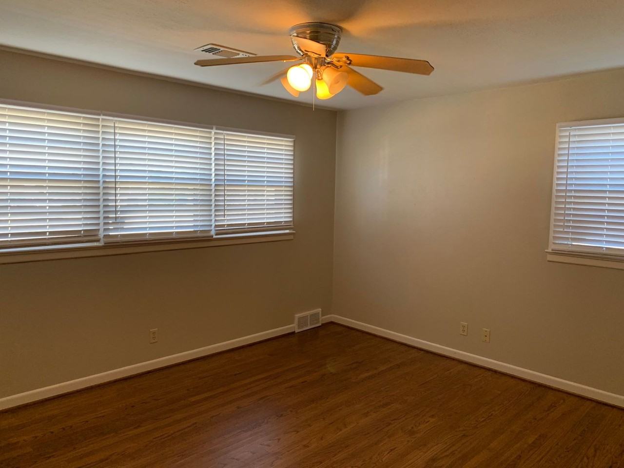 2509 44th St - Photo 3 of 11