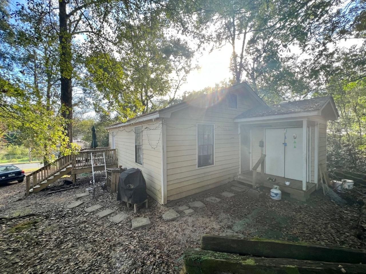 1102 Arkansas St - Photo 2 of 9