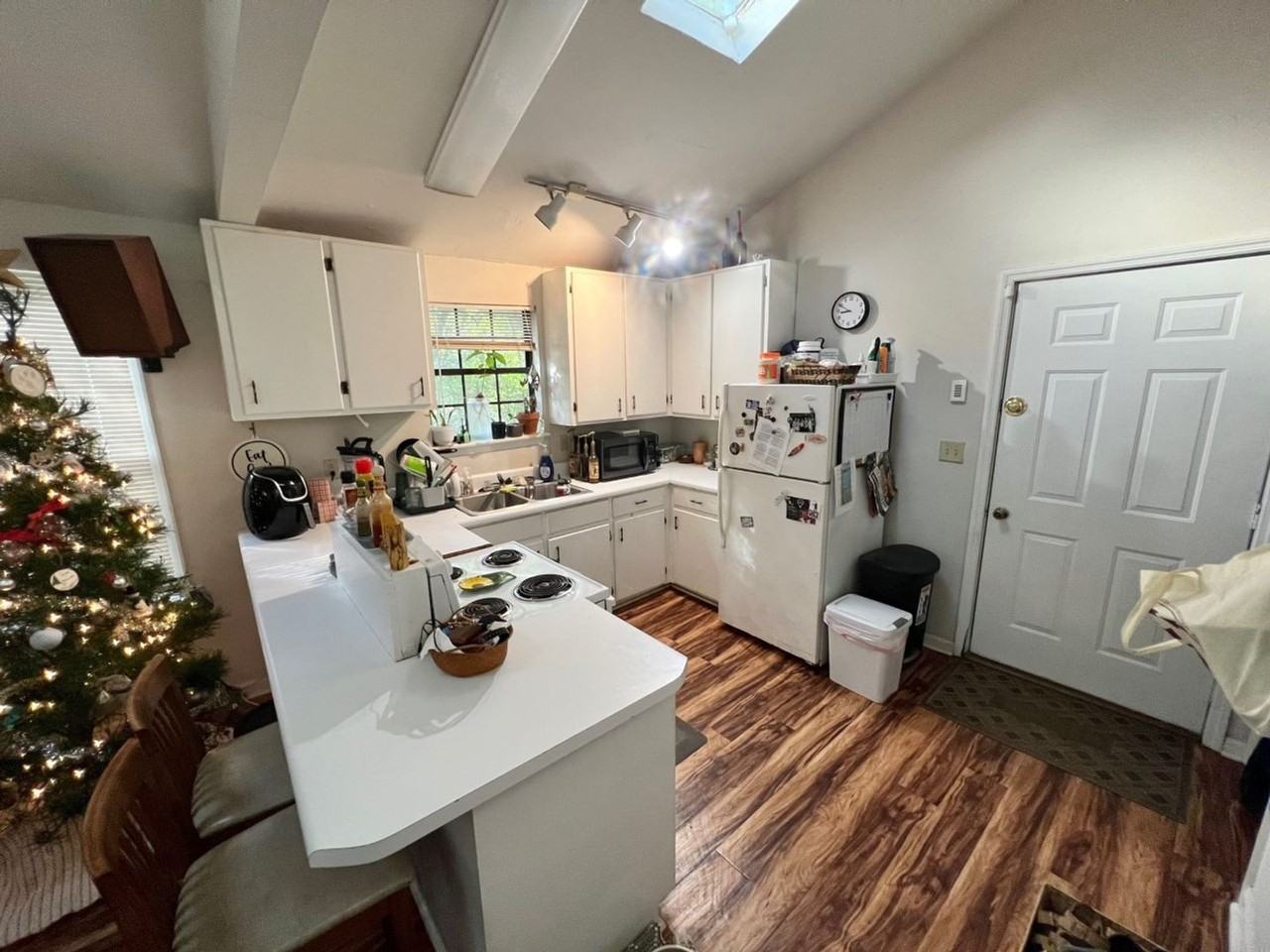 1102 Arkansas St - Photo 3 of 9