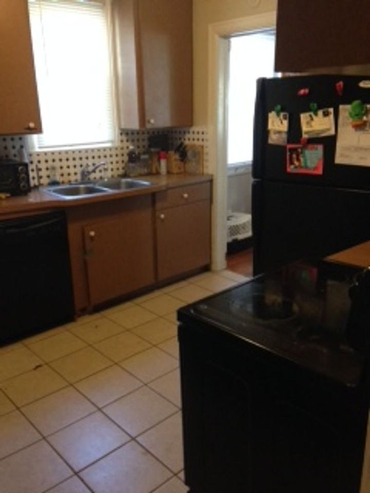 1429 Colonial Dr - Photo 3 of 12