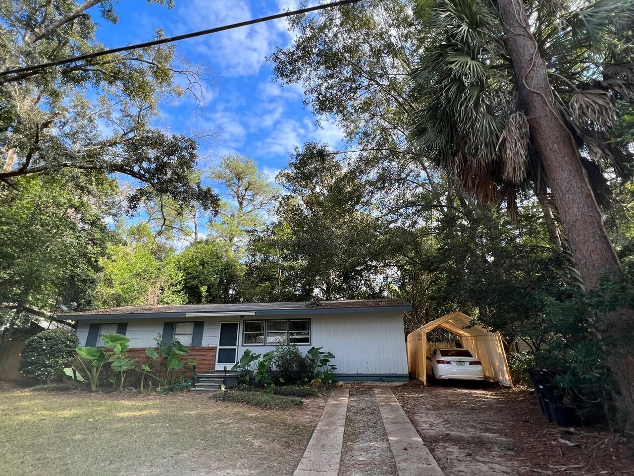 323 Meadowbrook Ln - Photo 2 of 14