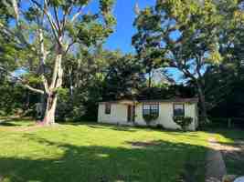 featured image of 1806 Pepper Dr