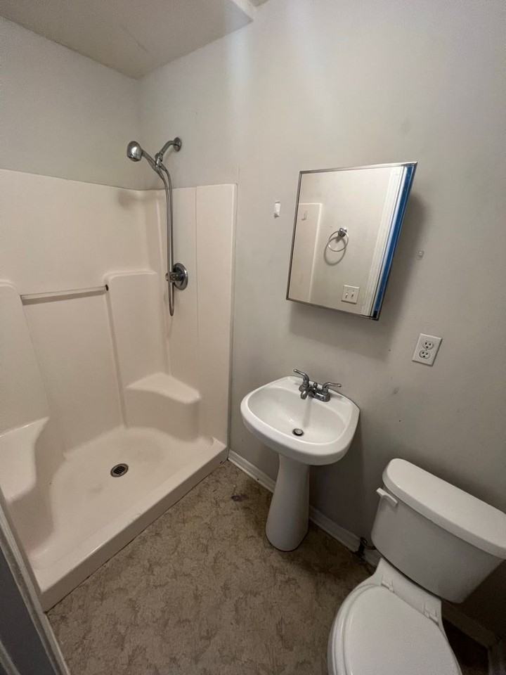 1806 Pepper Dr - Photo 3 of 4