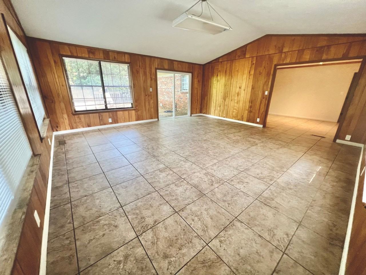 2112 Great Oak Dr - Photo 7 of 9