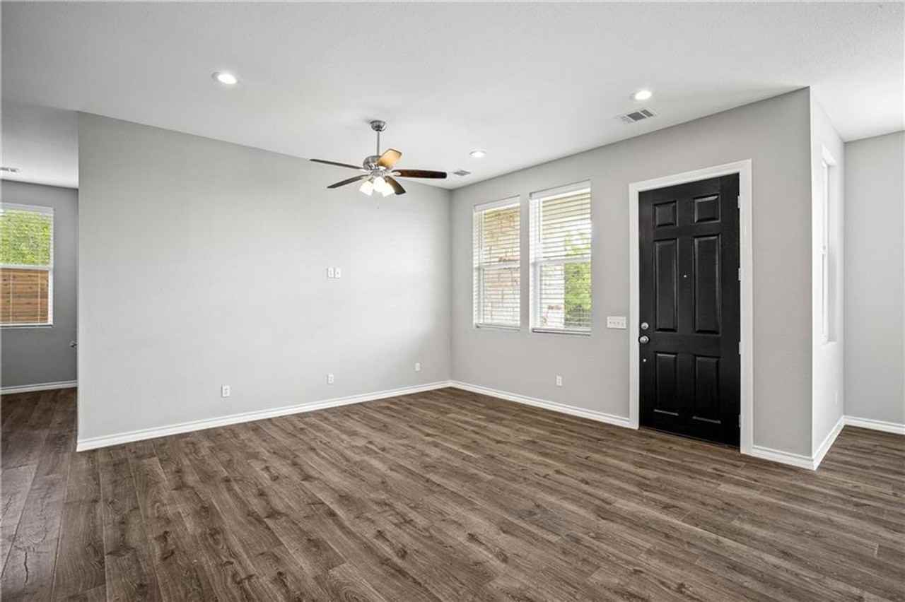 11104 Elm St - Photo 3 of 27