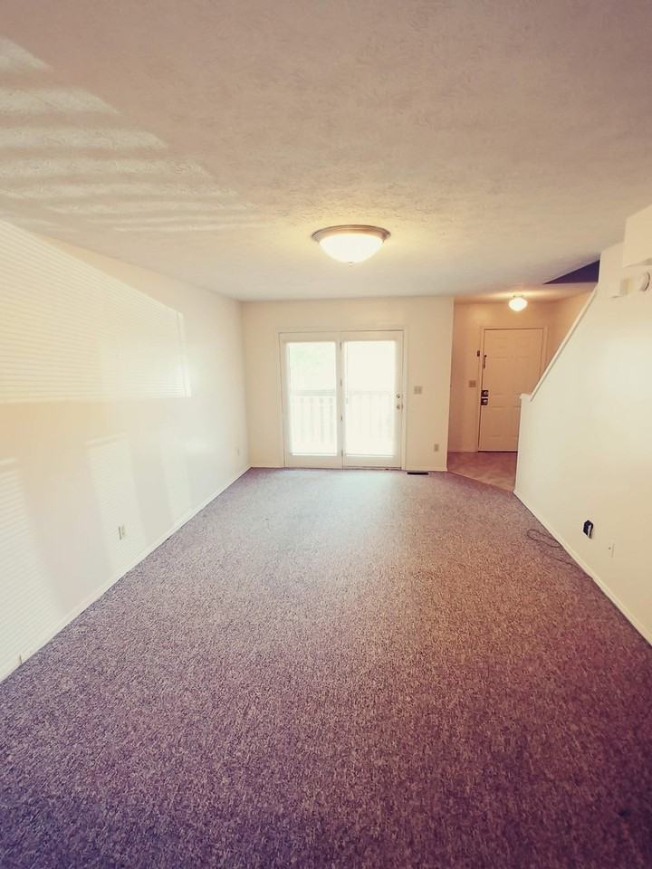 1739 N Lincoln St - Photo 2 of 9