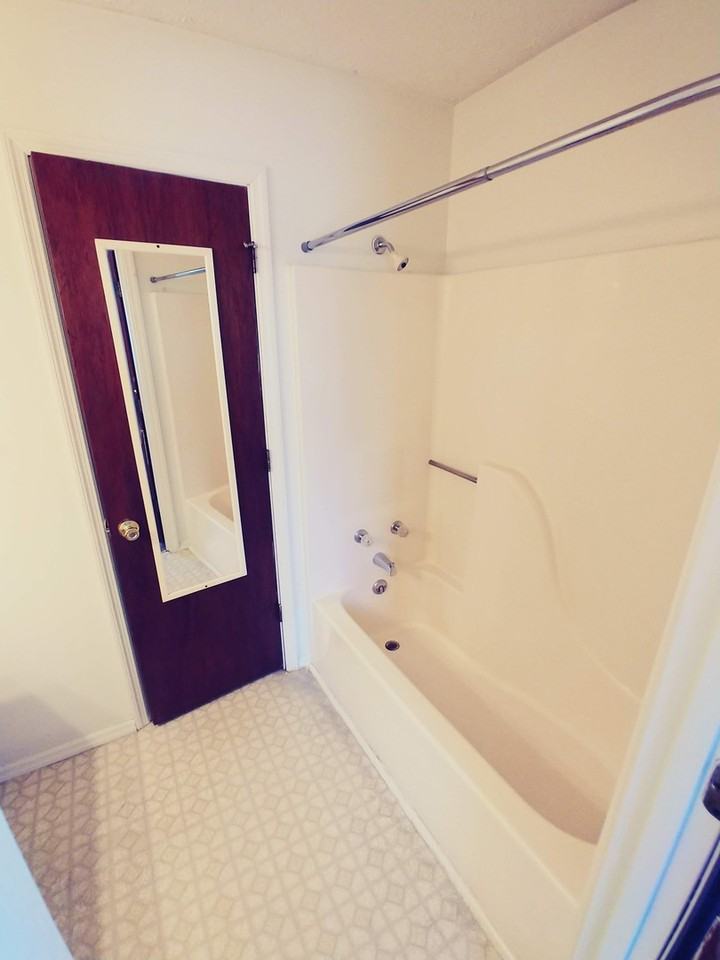 1739 N Lincoln St - Photo 7 of 9