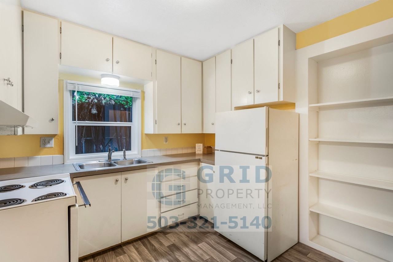 5725 Se Center St - Photo 4 of 29