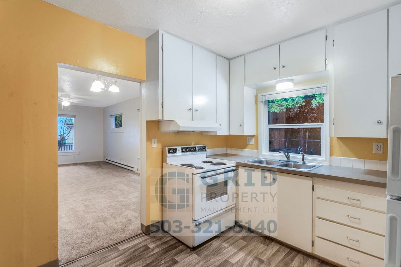 5725 Se Center St - Photo 5 of 29