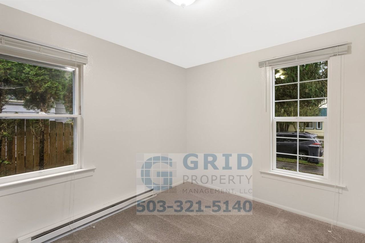 5725 Se Center St - Photo 7 of 29