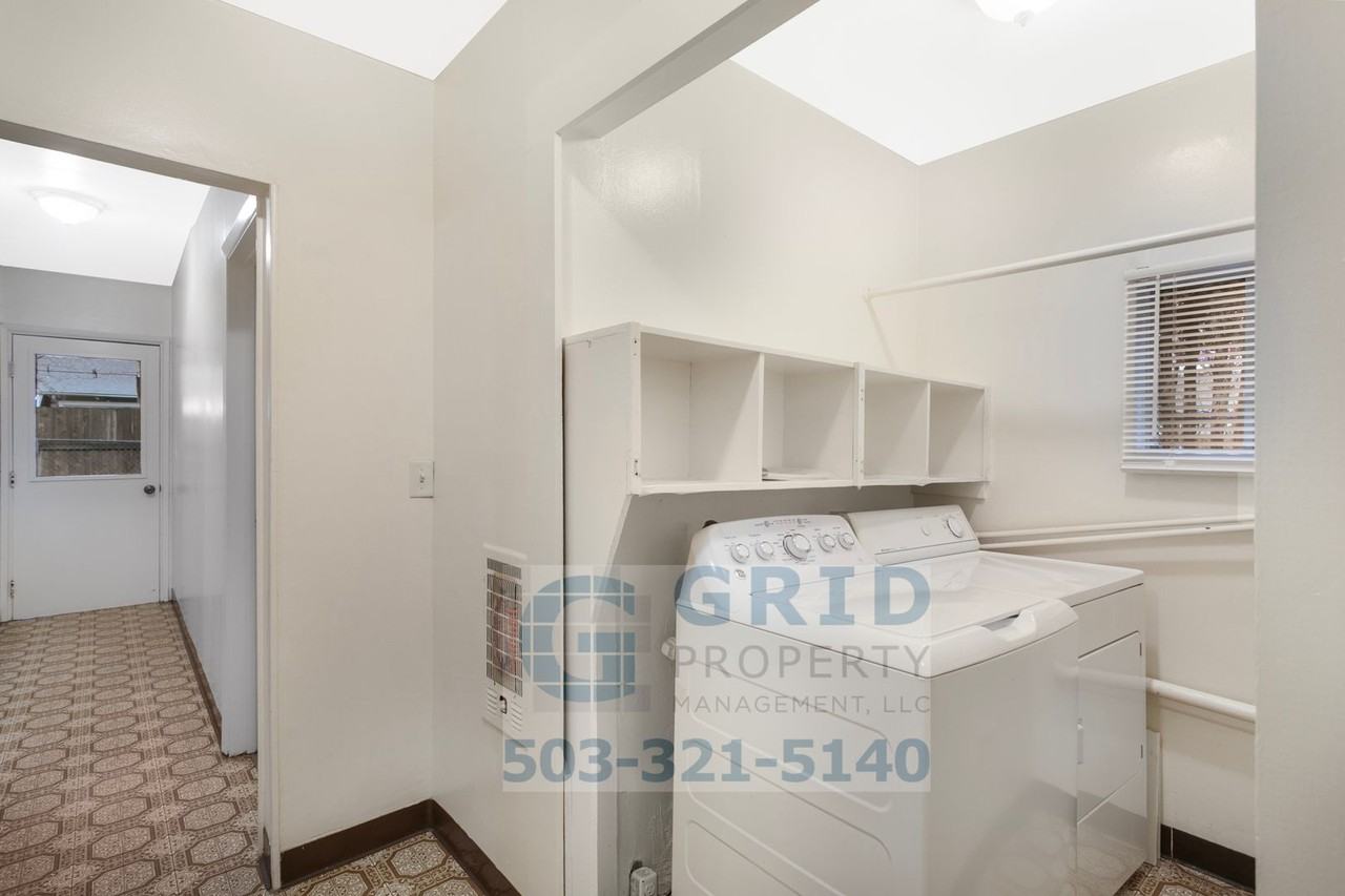 5725 Se Center St - Photo 6 of 29