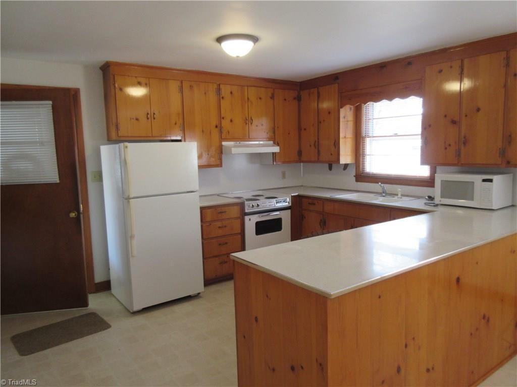 160 Shady Ln - Photo 3 of 10