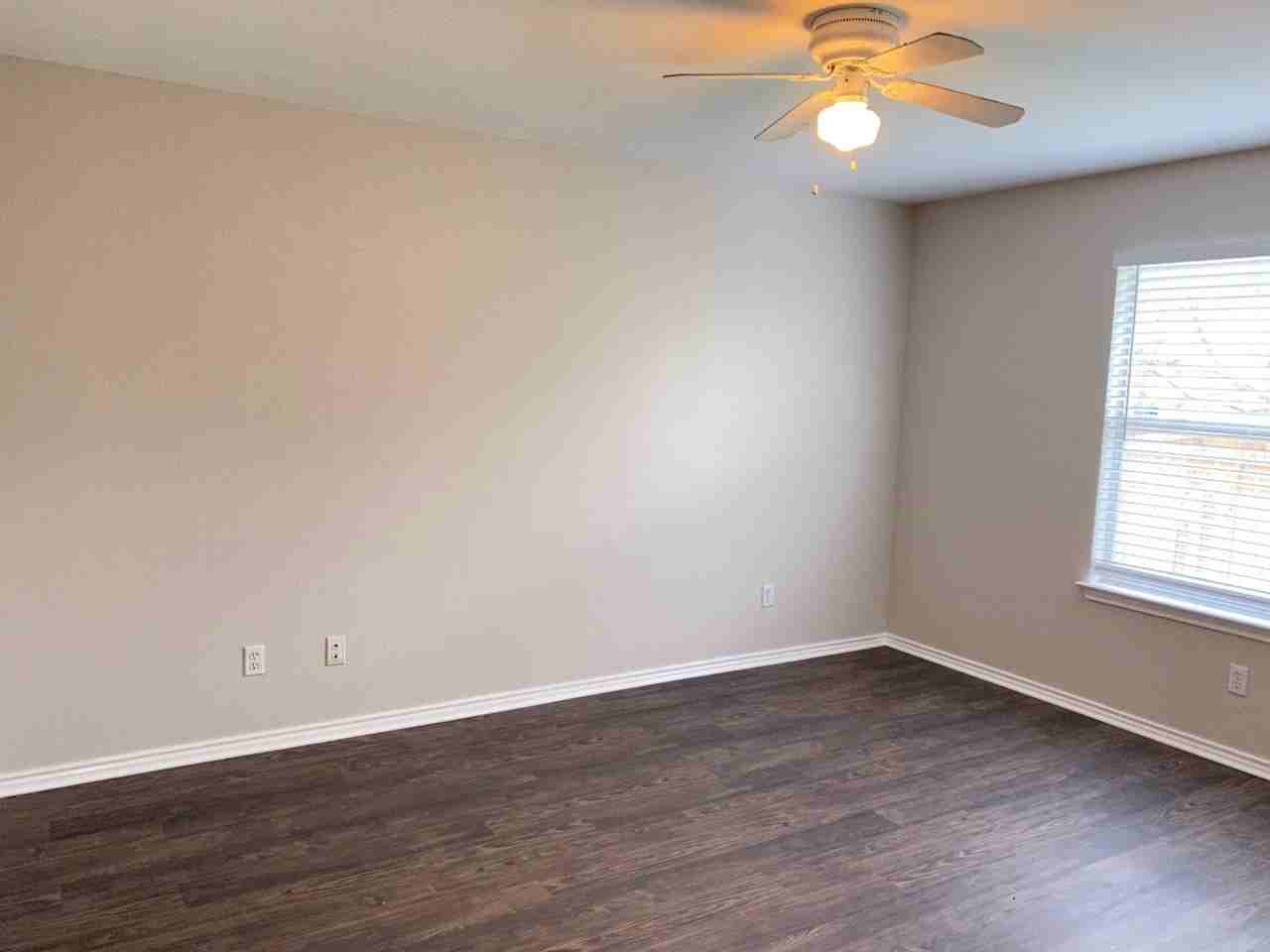 3008 Pine Valley Dr - Photo 6 of 13