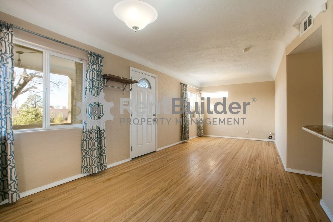 510 Espanola St Ne - Photo 2 of 22