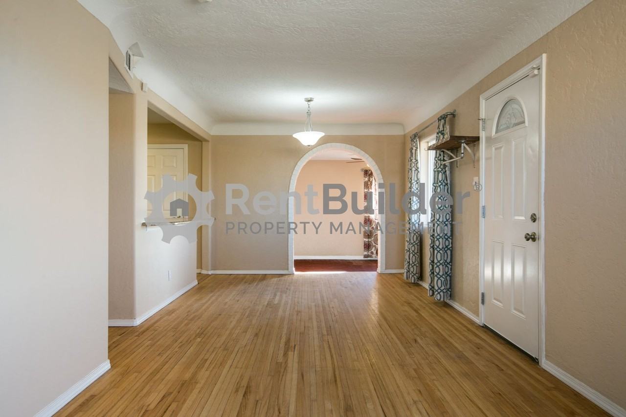 510 Espanola St Ne - Photo 3 of 22