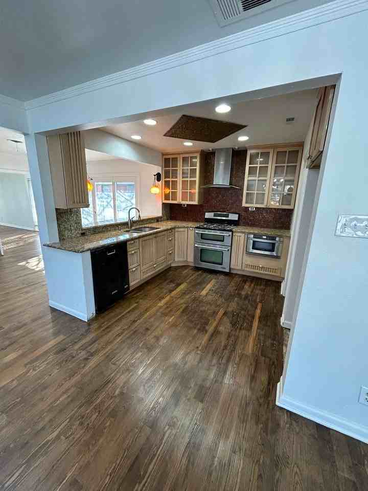 2027 Elmwood Blvd - Photo 3 of 14