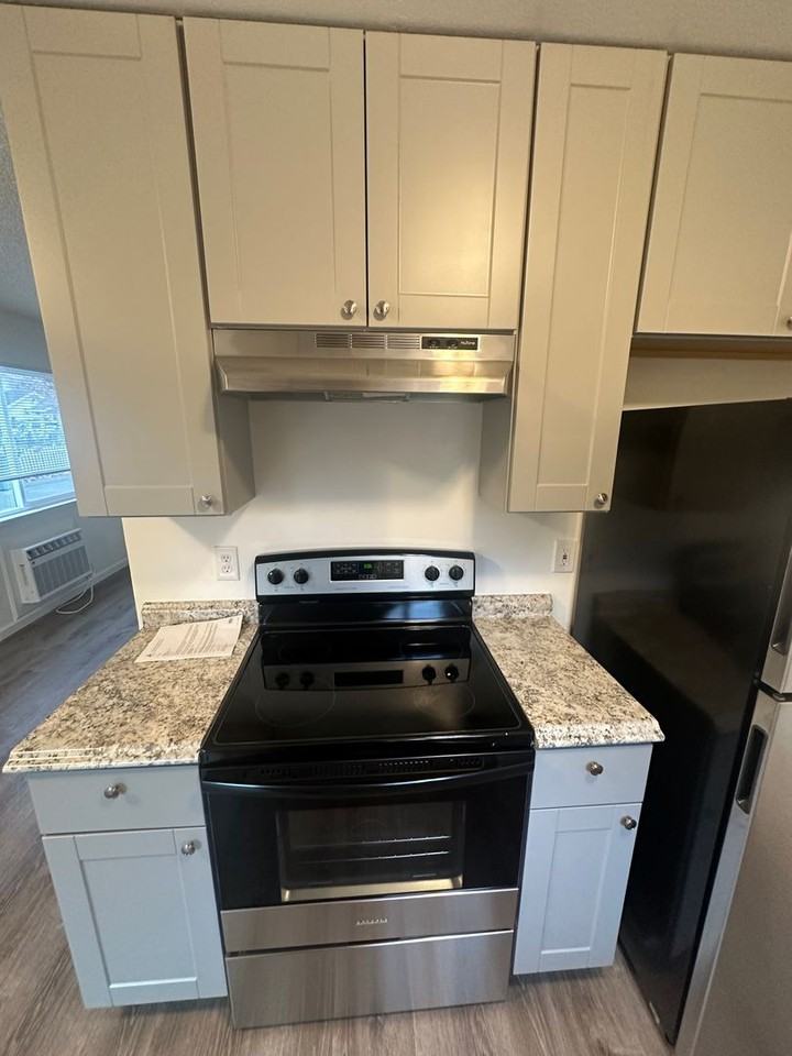 714 13th St #C - Photo 5 of 24