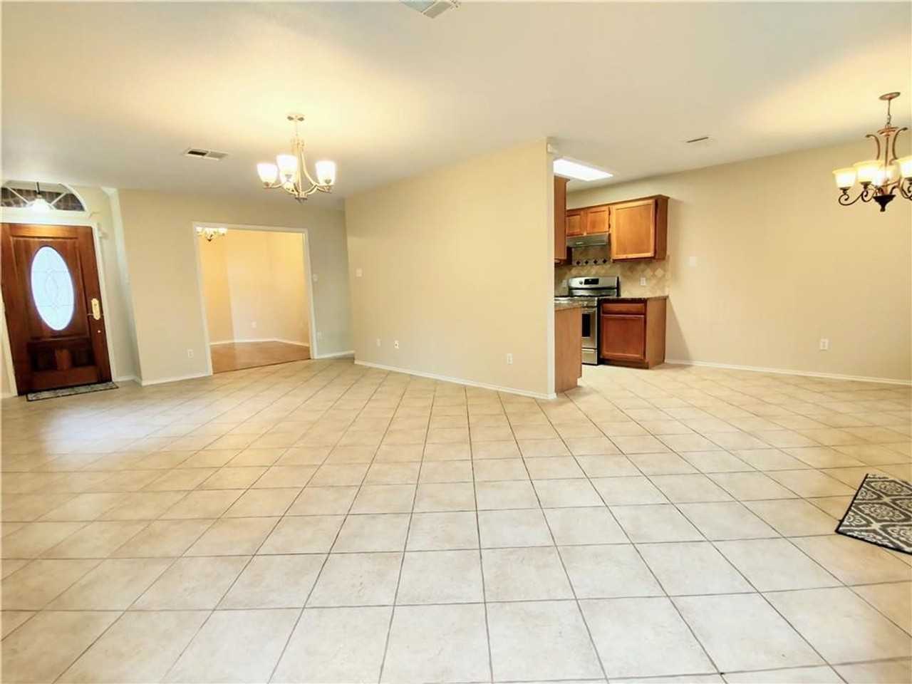 1009 Horseman Cv - Photo 7 of 15
