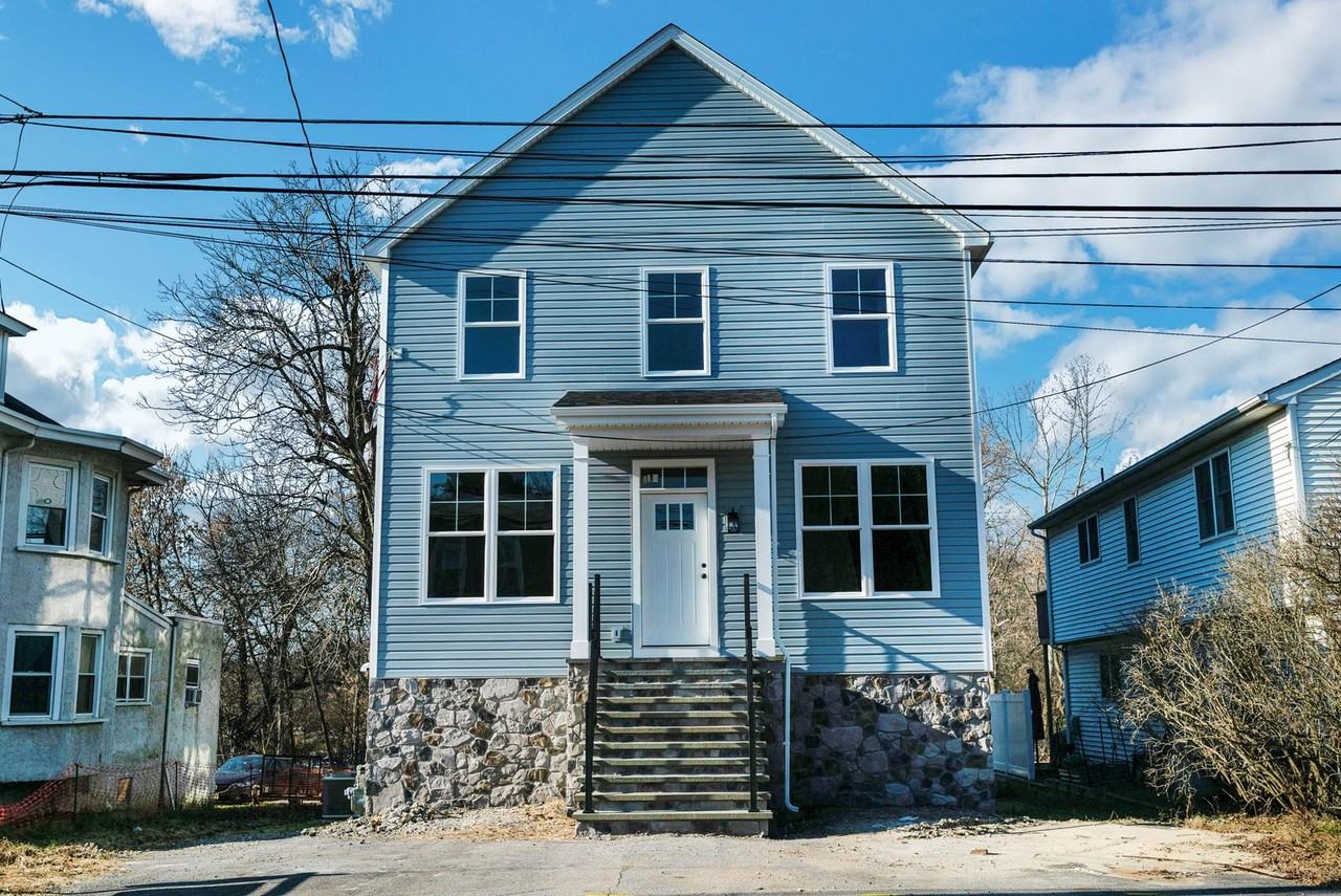 319 Jefferson St - Photo 2 of 30