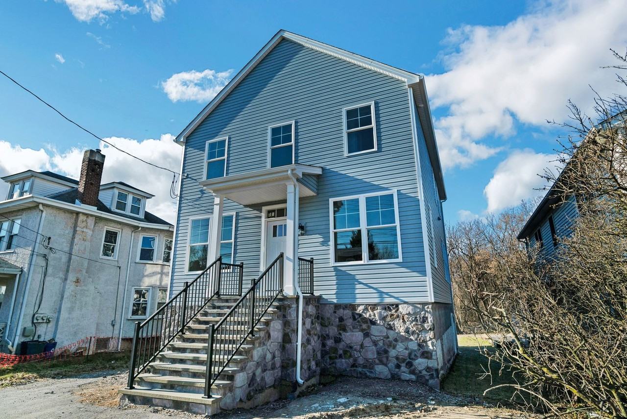 319 Jefferson St - Photo 3 of 30