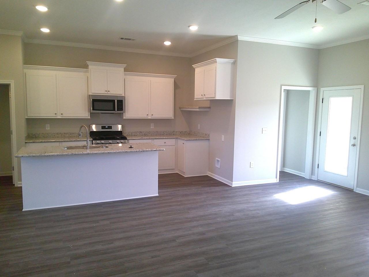 1005 Windrock Dr - Photo 3 of 16