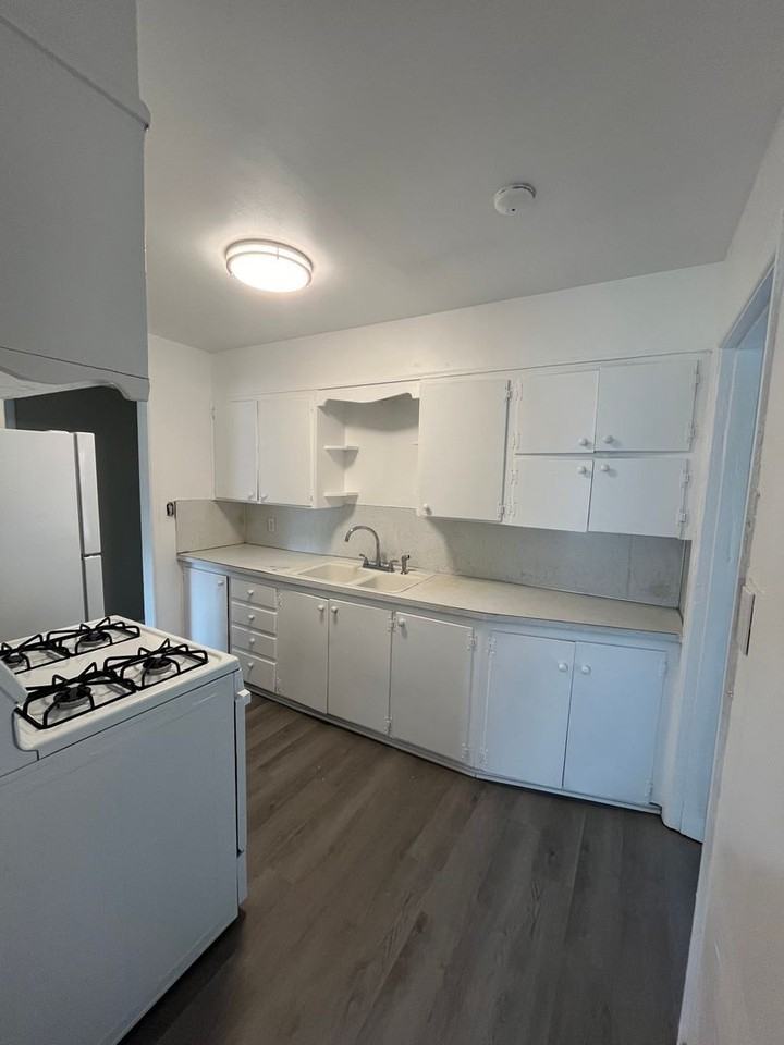 4220 N Frankfort Ave - Photo 3 of 23
