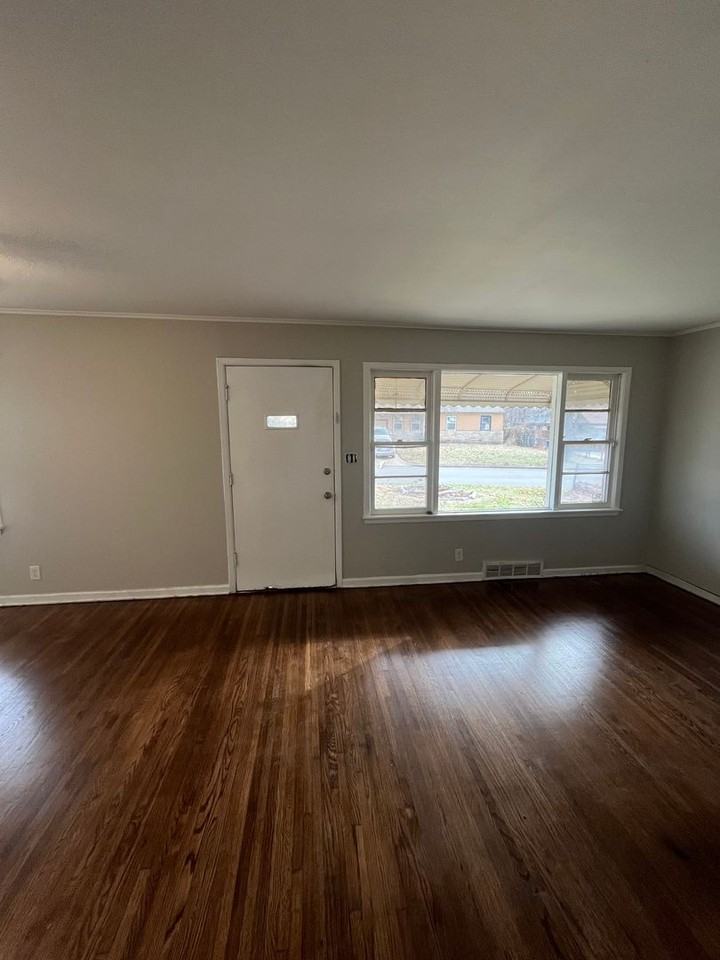 4220 N Frankfort Ave - Photo 5 of 23