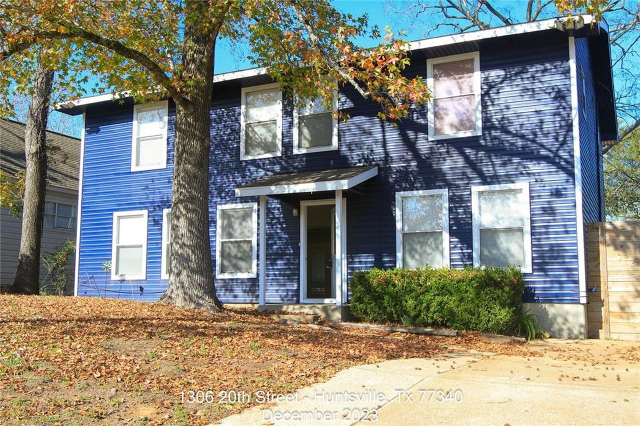 1306 20th St, Huntsville, TX 77340 5 Bedroom House for 2,000/month
