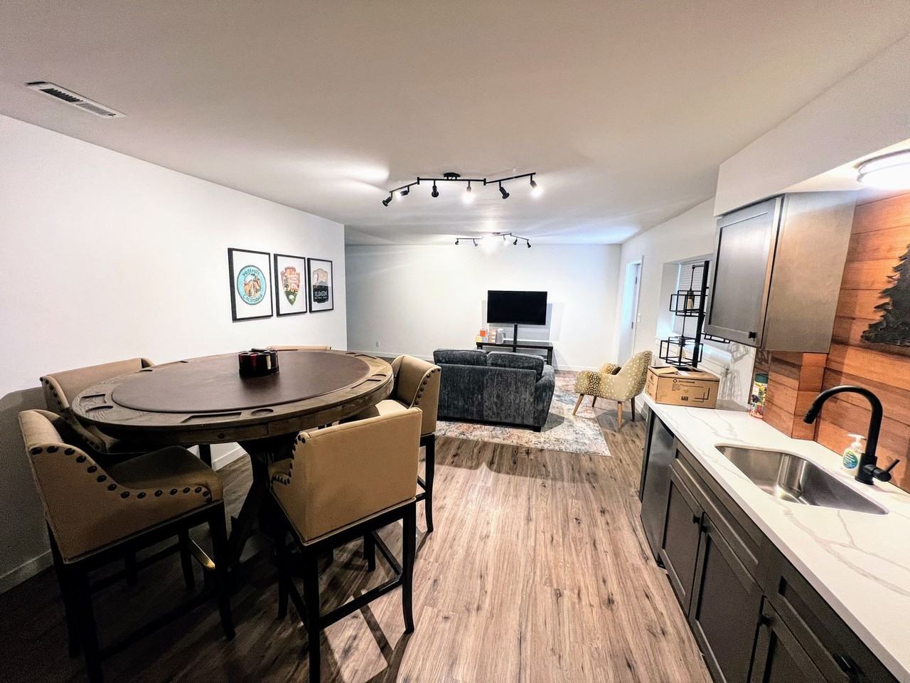 264 Sherwood Court - Photo 4 of 18