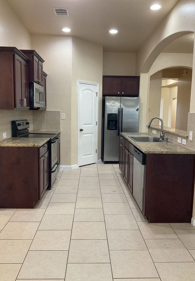 300 W Libra Dr - Photo 2 of 20