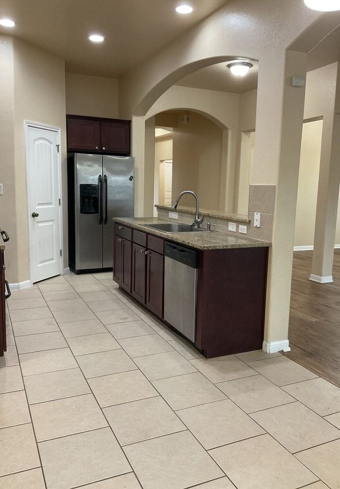 300 W Libra Dr - Photo 4 of 20