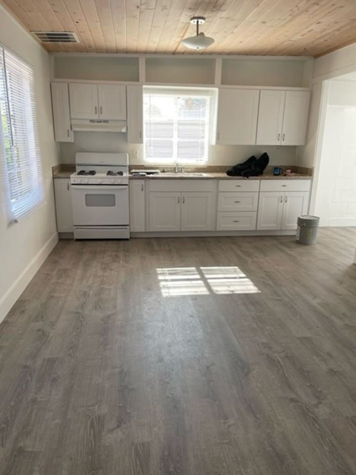 521 Spring St - Photo 5 of 9