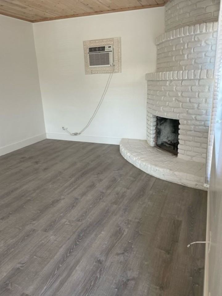 521 Spring St - Photo 6 of 9