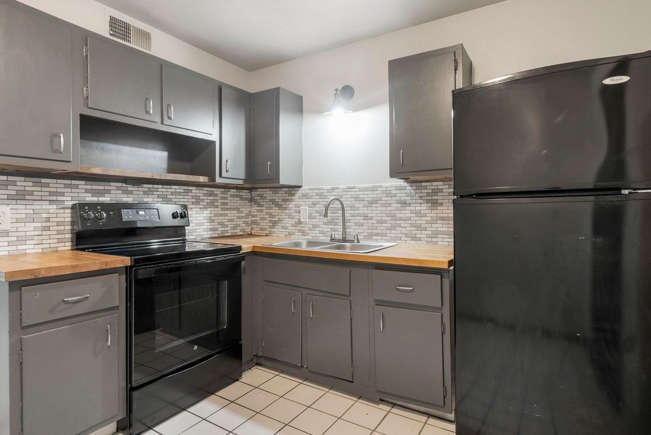 1074A N Irvington Ave - Photo 2 of 21