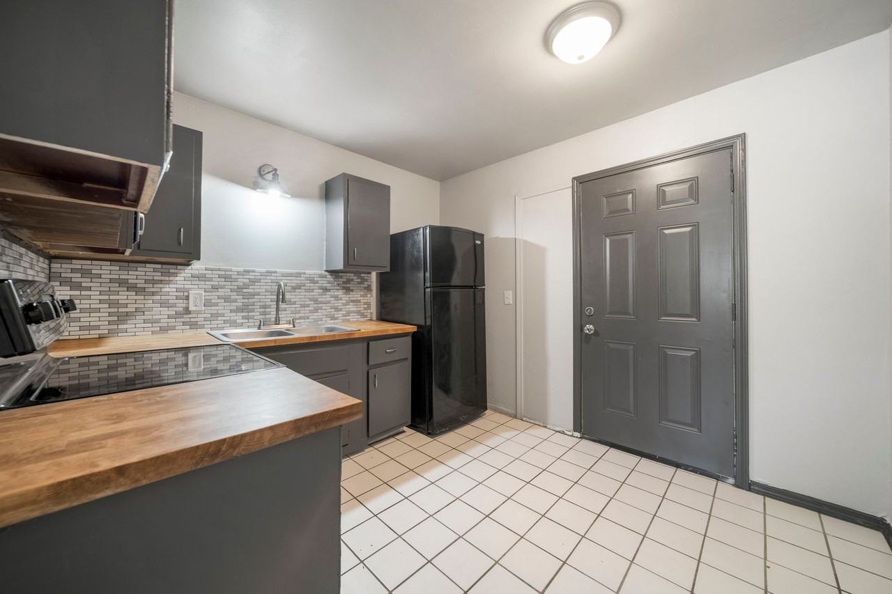 1074A N Irvington Ave - Photo 3 of 21